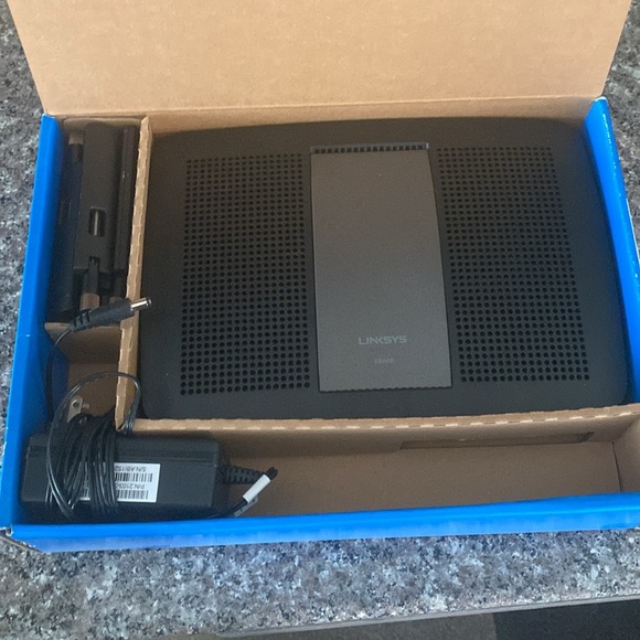 Linksys AC2400 4X4 Dual-Band for HD Streaming and Lag-Free Gaming (E8400) - Picture 4 of 4